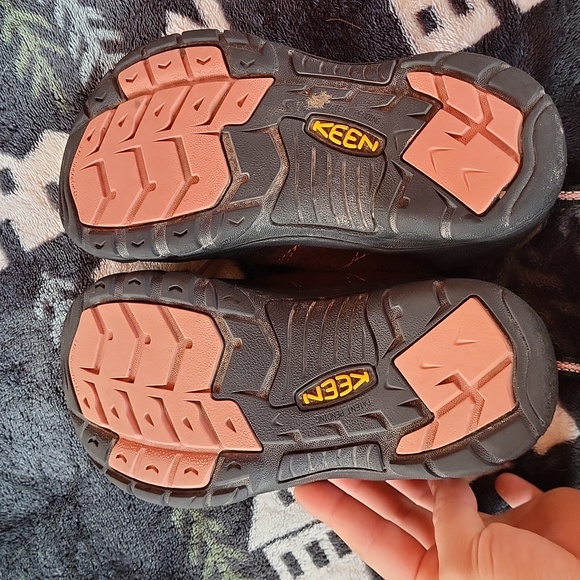 Keen Shoes - Size 2 - Picture 6 of 7
